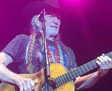 Willie Nelson: 90-Year-Old Mega-Musician Returns to Iowa on May 17 ...