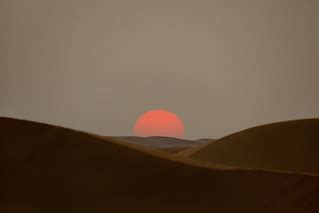 غروب الشمس في الصحراء | Sunset in the Dubai desert. For more… | Flickr