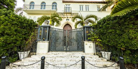 Versace Mansion: 20 Amazing Facts About Gianni Versace's Casa Casuarina, Heading To Auction ...