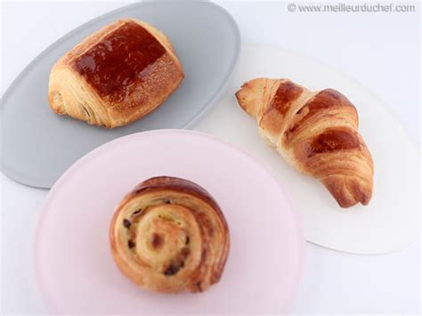 Pain au Chocolat (Chocolate Croissants) - Our recipe with photos ...