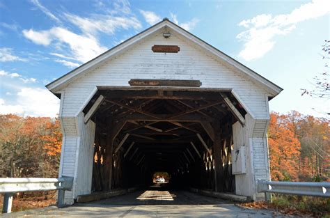 Vermont covered bridge in the fall 7992664 Stock Photo at Vecteezy