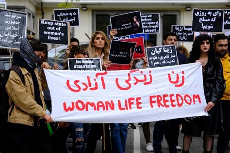 Iran: We stand in solidarity with Iranian women and protesters - ARTICLE 19