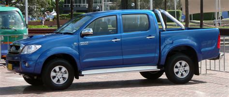 File:2008 Toyota Hilux (GGN25R) SR5 4-door utility 03.jpg