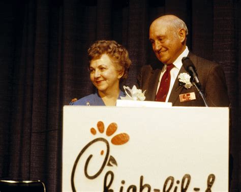 Chick-fil-A Founder Truett Cathy Dies At 93 | emjmarketing.com