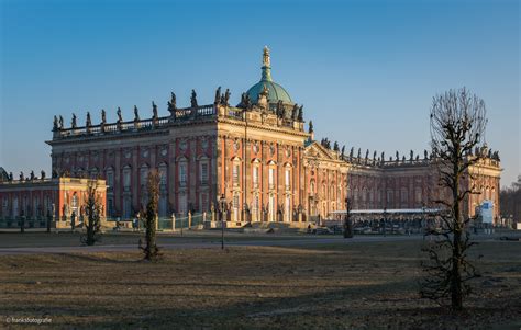 Das Neue Palais in Potsdam und der Klausberg im Park Sanssouci