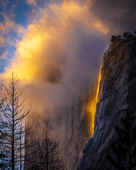 Fire at Yosemite National Park [OC] [1450x1812] : r/EarthPorn