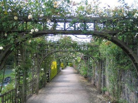 St Fagans Castle - Cardiff - Parks & Gardens