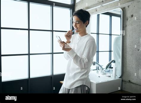 Japanese man brushing teeth Stock Photo - Alamy