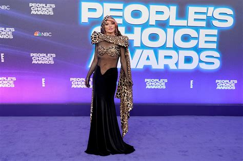 Shania Twain’s Pink Hair and More Looks From the People’s Choice Awards - The New York Times