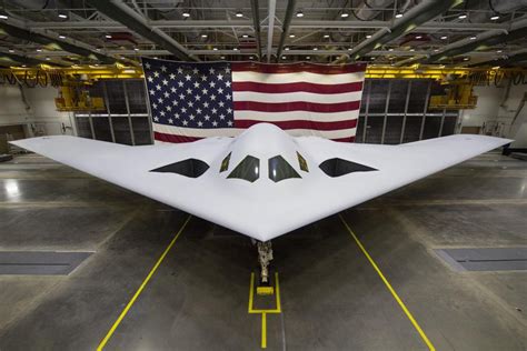 L’US Air Force dévoile son futur bombardier nucléaire furtif, le B-21 Raider