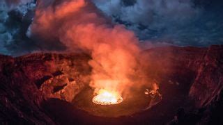 Congo's Mount Nyiragongo volcano blows its top, sending thousands ...