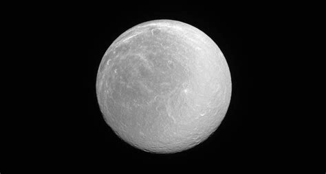 Saturn's 'Dirty Snowball' Moon Cleans Up in Sparkling NASA Photo | Space