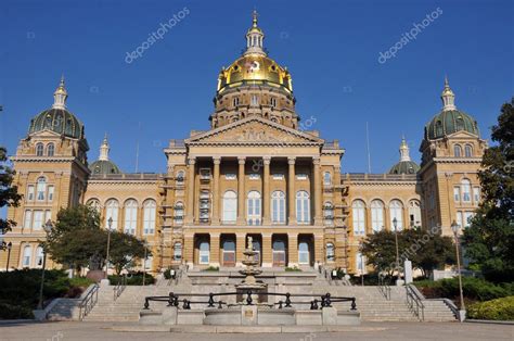 Des Moines Iowa State Capitol Building — Stock Photo © PrairieRattler ...