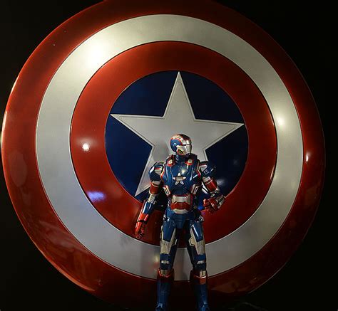 Review and photos of Hasbro Captain America's Shield Marvel Legends Prop Replica