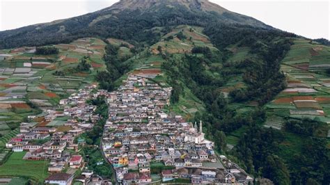 Nepal Van Java - The Tiered Village on an Active Volcano • TheTravelDeck