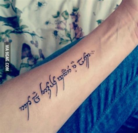 Not all those who wander are lost (Tengwar - elvish language) | Tatuaggi