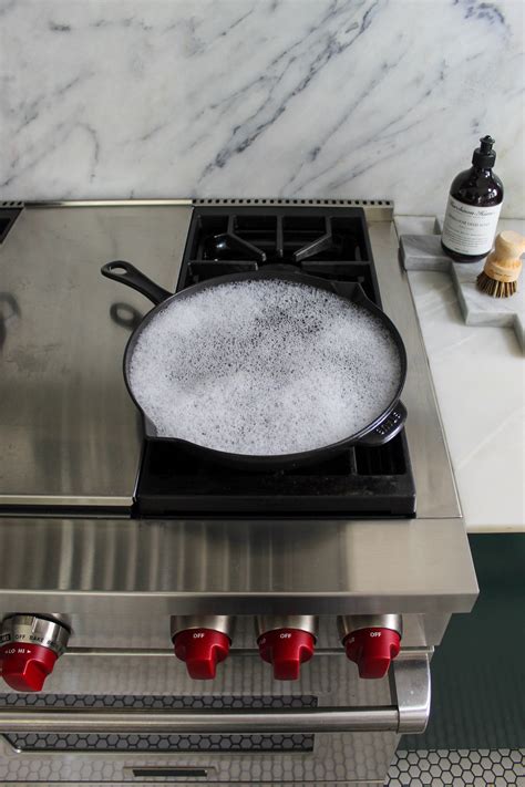 Cast Iron Pans: Cleaning & Care | How to Clean Cast Iron Pans – Murchison-Hume USA