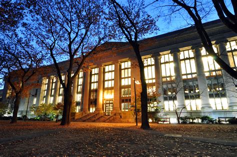 File:Harvard Law School Library in Langdell Hall at night.jpg - Wikimedia Commons
