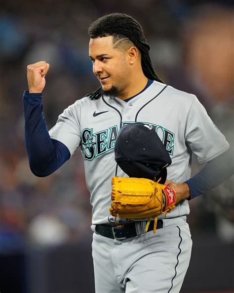 Luis Castillo Brilliant in Mariners Game 1 Win in Toronto - Eli Sports ...