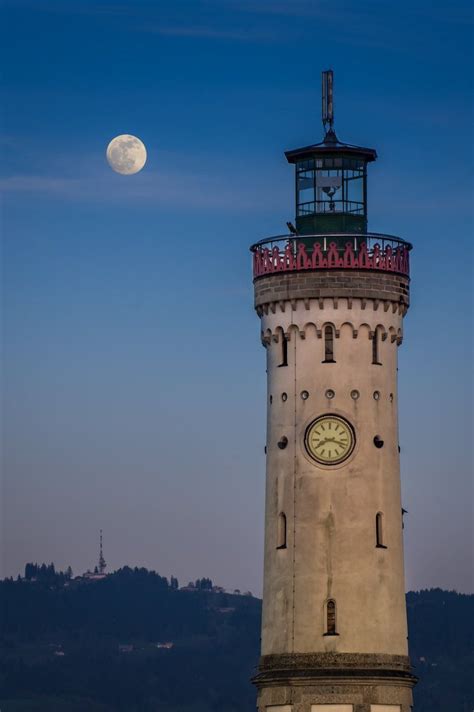 Lighthouse in Lindau | Lighthouse, Beautiful lighthouse, Lighthouse ...