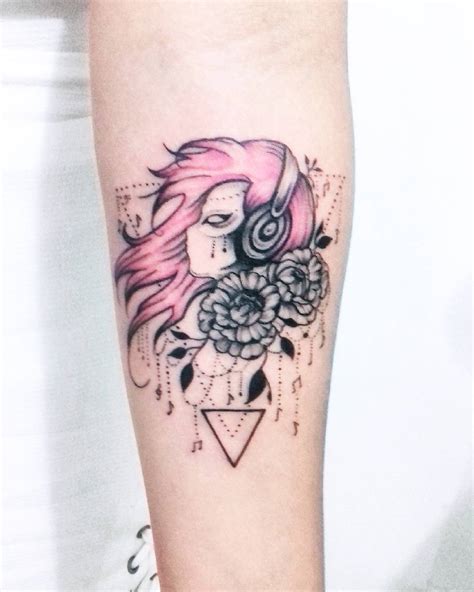 125+ Stunning Arm Tattoos For Women – Meaningful Feminine Designs