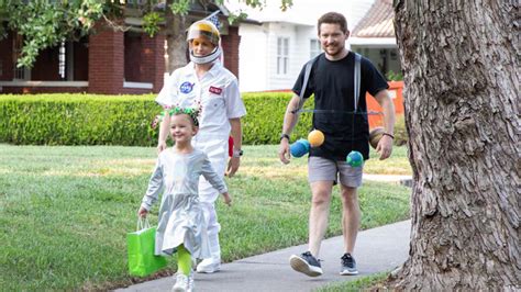 DIY Family Outer Space Halloween Costume | HGTV