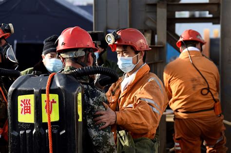 12 Workers Trapped for a Week in a Chinese Gold Mine are Still Alive