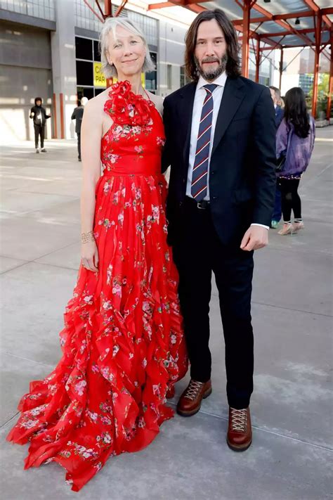 Keanu Reeves and Girlfriend Alexandra Grant Share Passionate Kiss on 2023 MOCA Gala Red Carpet ...