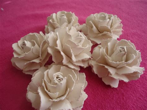 Beautiful Handmade Paper Roses Tutorial | FeltMagnet