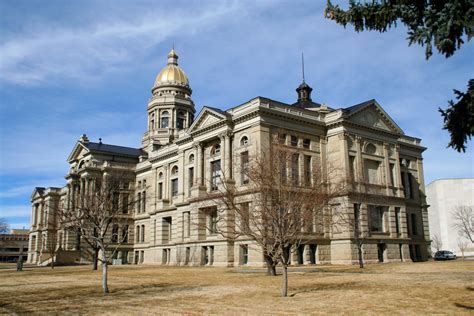 File:Wyoming State Capitol Gold Dome.jpg - Wikimedia Commons