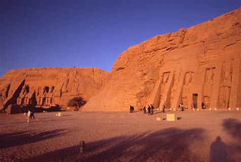 Travel Photo Net: Temples of Abu Simbel at Sunrise.