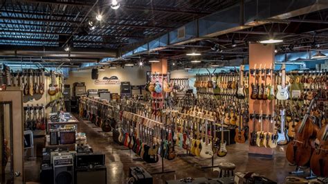 Top Ten VINTAGE GUITAR STORES In The World - YouTube