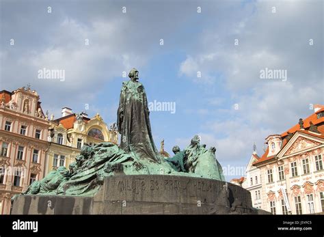 jan hus standbild in prague monument statue Stock Photo - Alamy