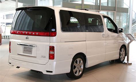 Nissan Elgrand E51 Review - Andrew's Japanese Cars