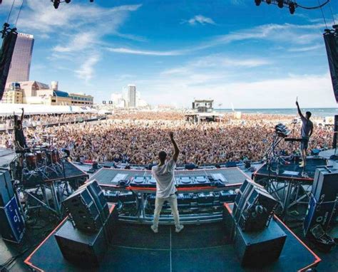 Chainsmokers Bring Millennials to Final Atlantic City Beach Concert