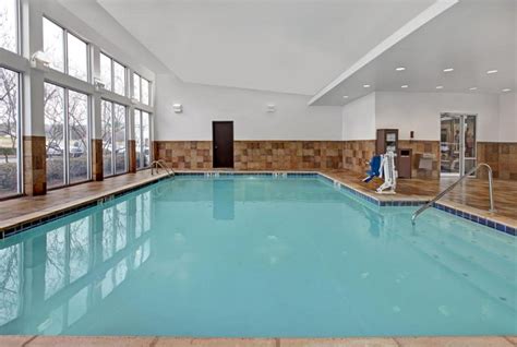 12 Hotels with Indoor Pools in Jackson, MS