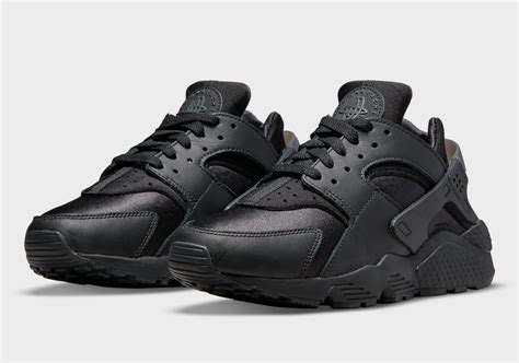 Nike Air Huarache Triple-Black DH4439-001 | SneakerNews.com