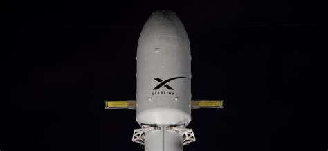 SpaceX-Teams starten Falcon 9-Rakete im Rahmen einer Starlink-Mission ...