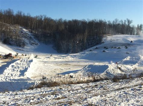 Tracks: Quadna Mountain Park hosts weekend of Snocross Action | AMSOIL Championship Snocross