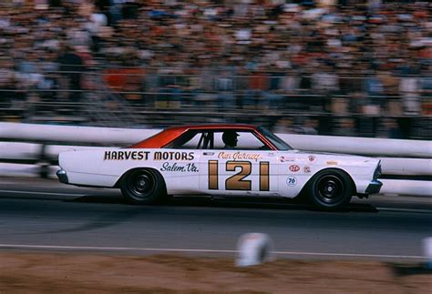 1966 - Dan Gurney's (#121) "Wood Brothers" Ford Galaxie 500 - Riverside International Raceway ...