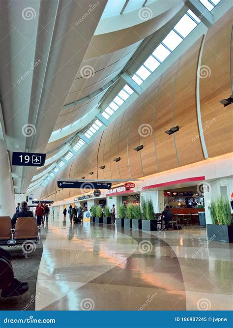 San Jose International Airport Termimal B Baggage Claim Editorial Photo ...