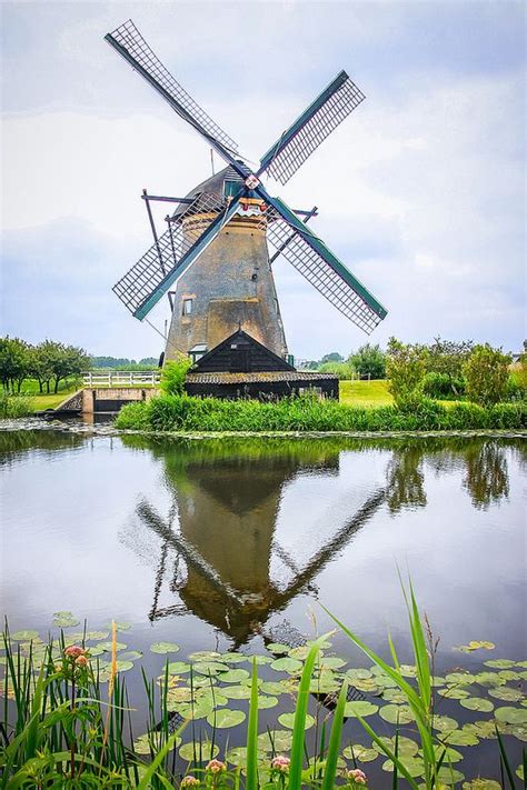 The Windmills of Kinderdijk. | Molinos de viento, Viento