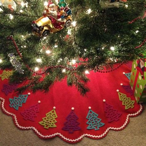 35 DIY Christmas Tree Skirt Ideas 2022