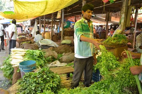 In Pictures: Bustling Indian farmers' market | | Al Jazeera