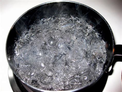 Cooking Question: When Is Water Actually Boiling? | A Moment of Science ...