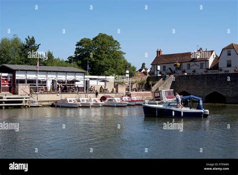 View across River Thames to Annie`s Tea Room, Abingdon-on-Thames, Oxfordshire, England, UK Stock ...