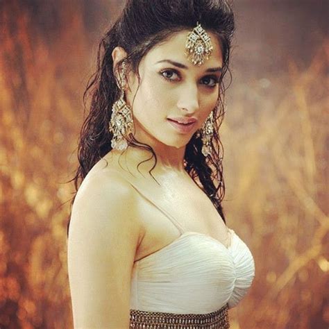 Tamannaah Bhatia HOT Moments From Baahubali