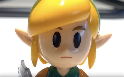 First Unboxing Video Of Link's Awakening amiibo | NintendoSoup