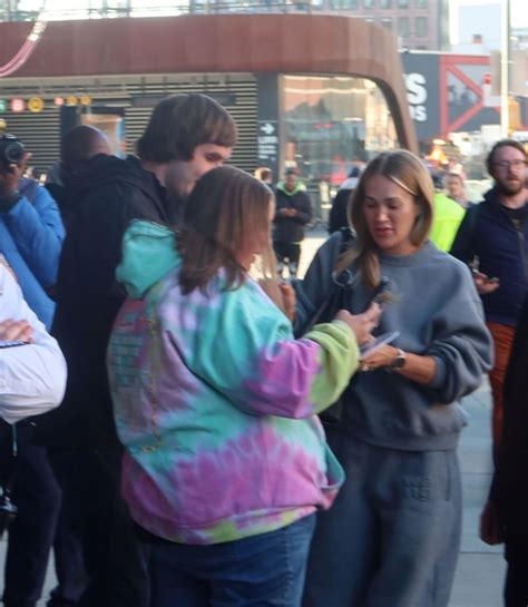 CARRIE UNDERWOOD Stops for Fans at Atlantic Avenue in New York 11/04 ...