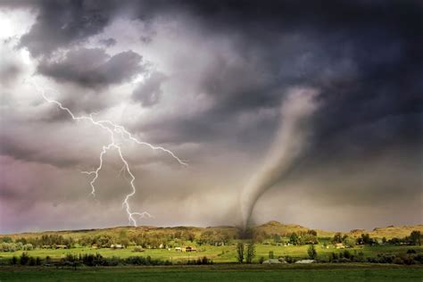 6 Signs a Tornado Is Coming | Emergency Essentials Blog